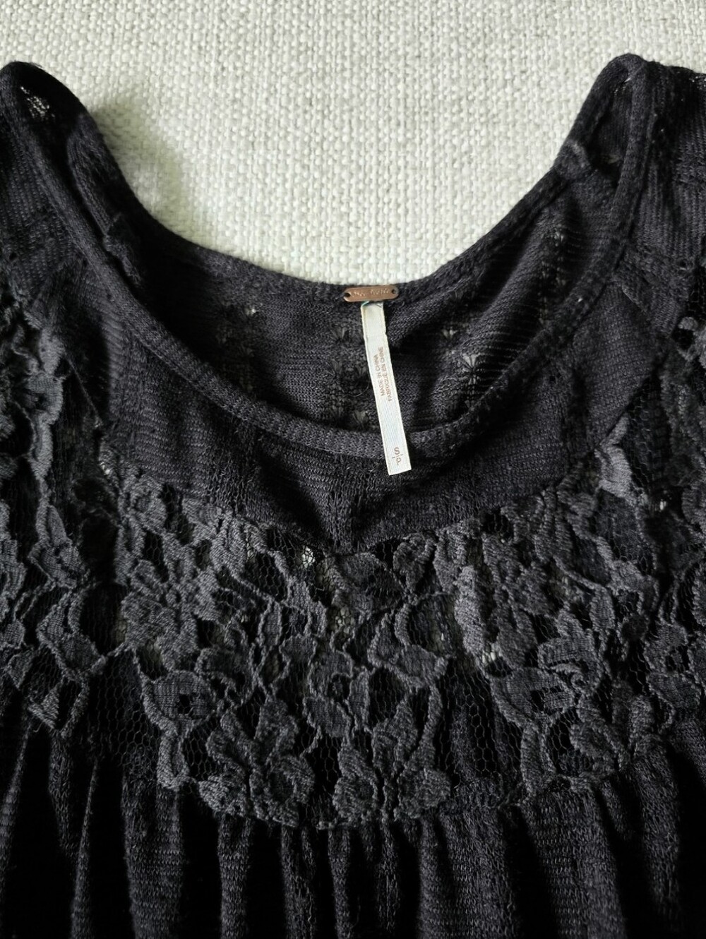 Free People Black Lace Crochet Boho Babydoll Top Small Flowy Peasant Blouse - Picture 4 of 5